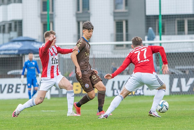 马丁内斯自 马丁内斯自