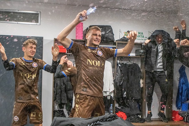 更是一段关 更是一段关